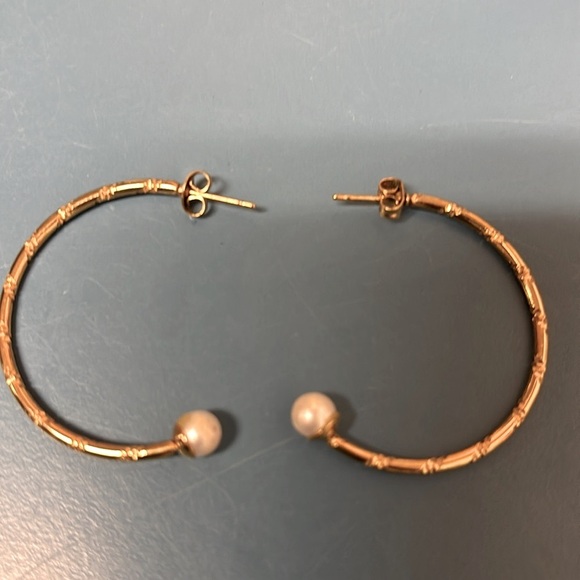 Vintage Elegant Gold Hoop Earrings with Pearl Accents - Picture 3 of 12